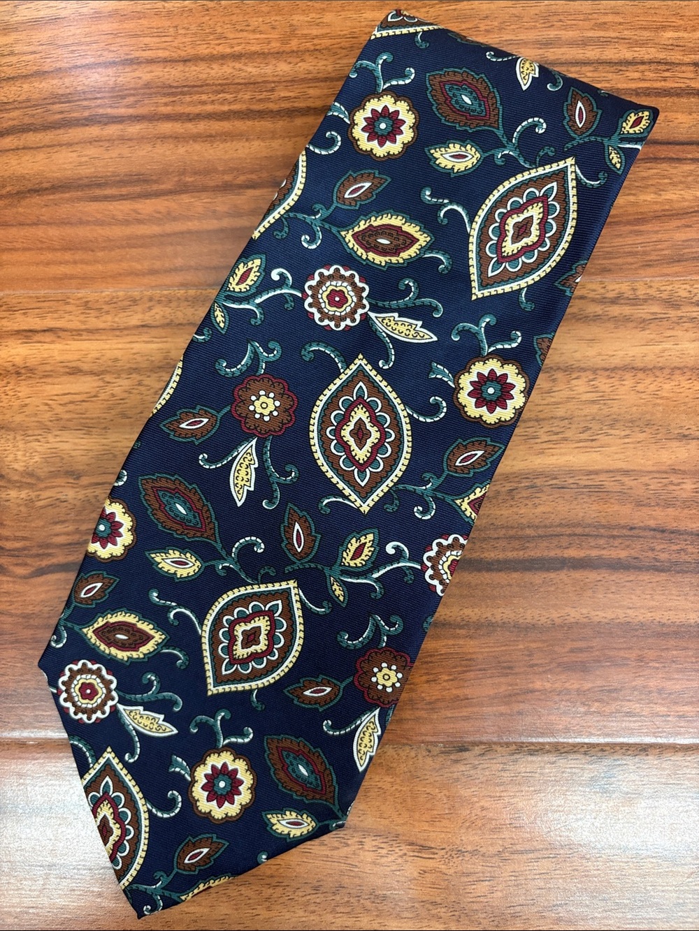Lord & Taylor Neck‎ Tie